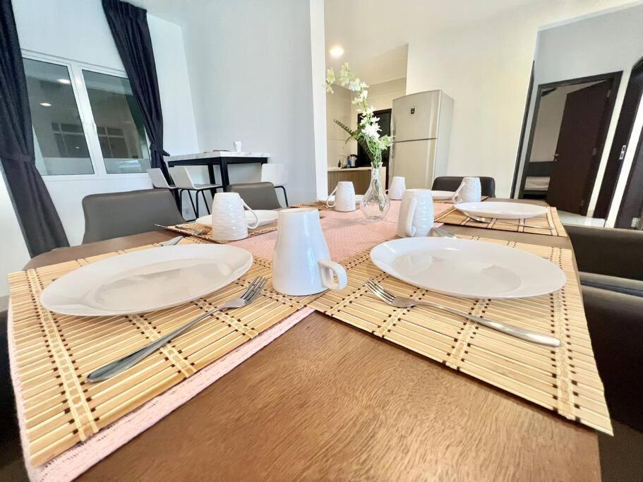 O1 Pavilion 1-10pax Bukit Jalil 3room 5bed Tv&wifi Pangsapuri *