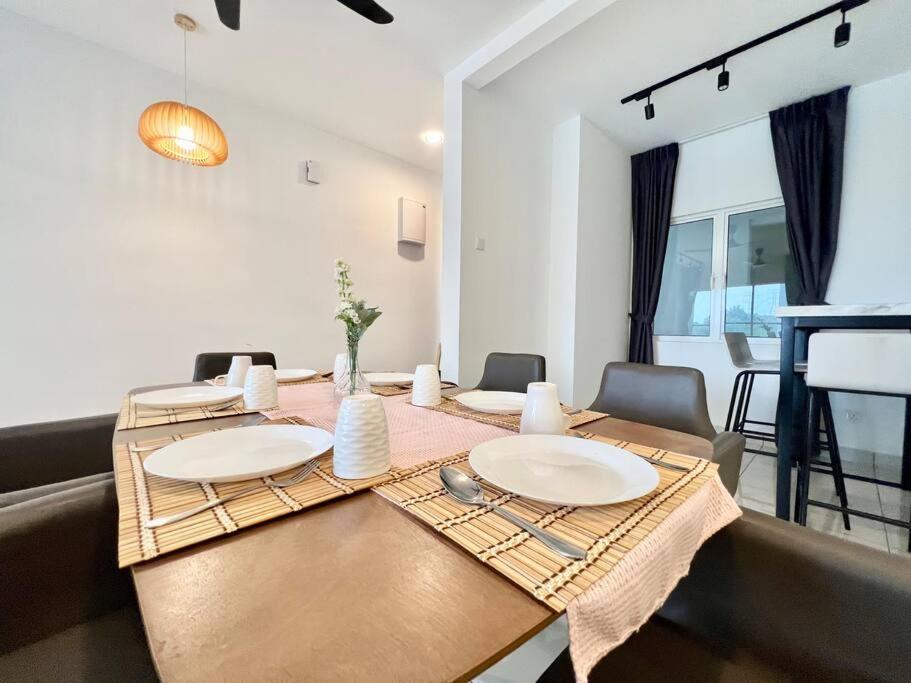Pangsapuri O1 Pavilion 1-10pax Bukit Jalil 3room 5bed Tv&wifi