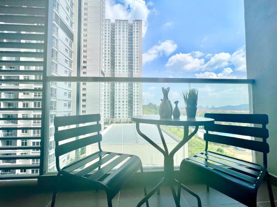 O1 Pavilion 1-10pax Bukit Jalil 3room 5bed Tv&wifi Pangsapuri *